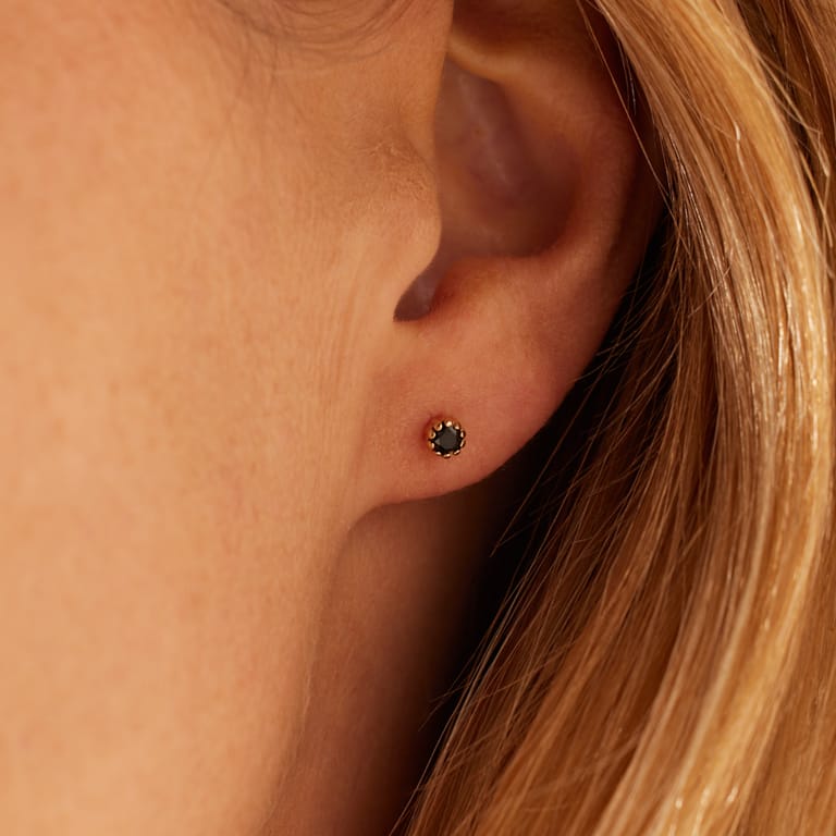 9 karaat oorbel zwarte spinel
