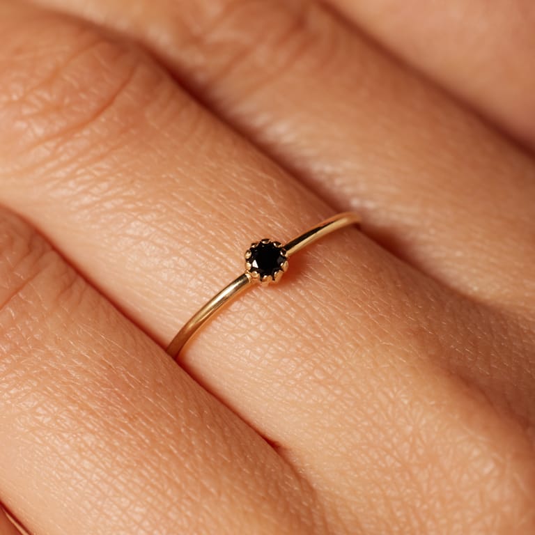 9 karaat ring met zwarte spinel voor dames