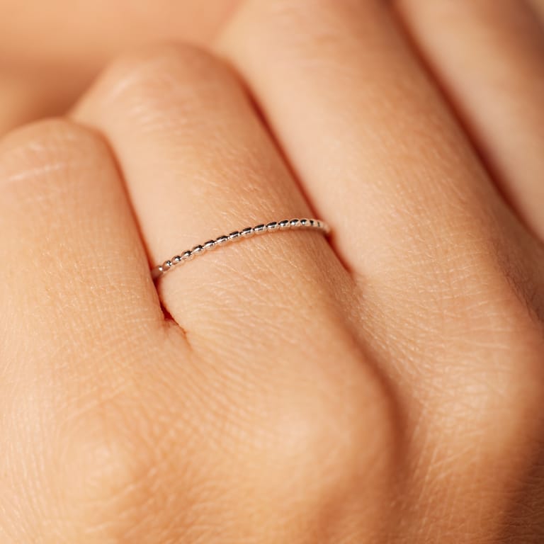 14 karaat witgouden ring bolletjes