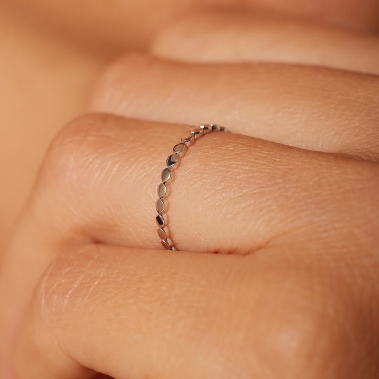 14 karaat witgouden ring bolletjes