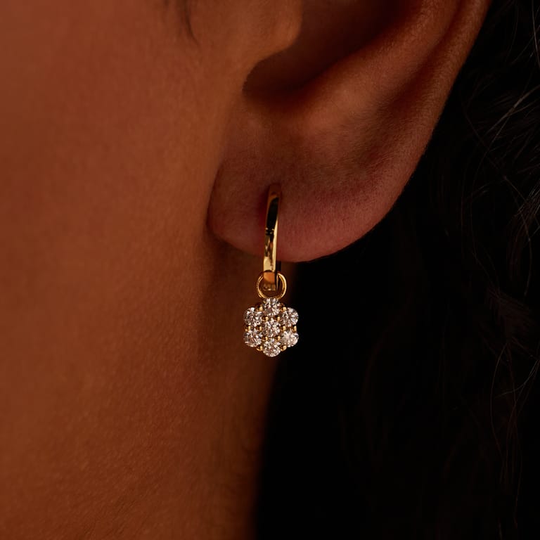 Silberne, goldbeschichtete Ohranhänger mit Zirkonia für Damen