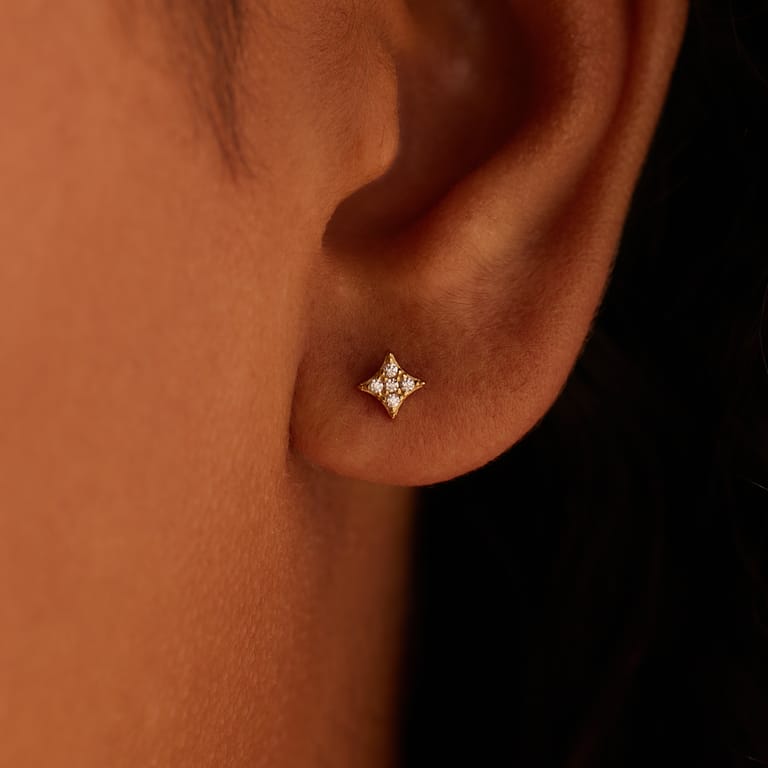 Silberne goldbeschichtete Ohrstecker für Damen