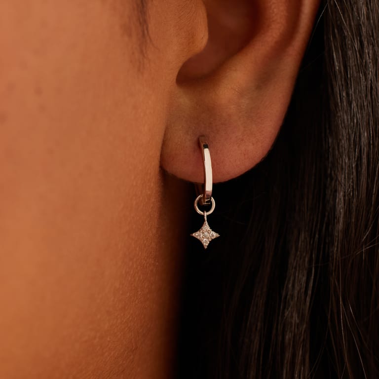 Silberne Creolen mit Zirkonia für Damen