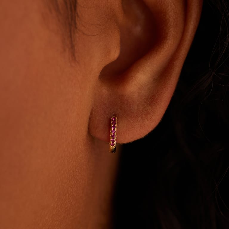 Silberne, goldbeschichtete Ohrringe 12 mm mit Zirkonia