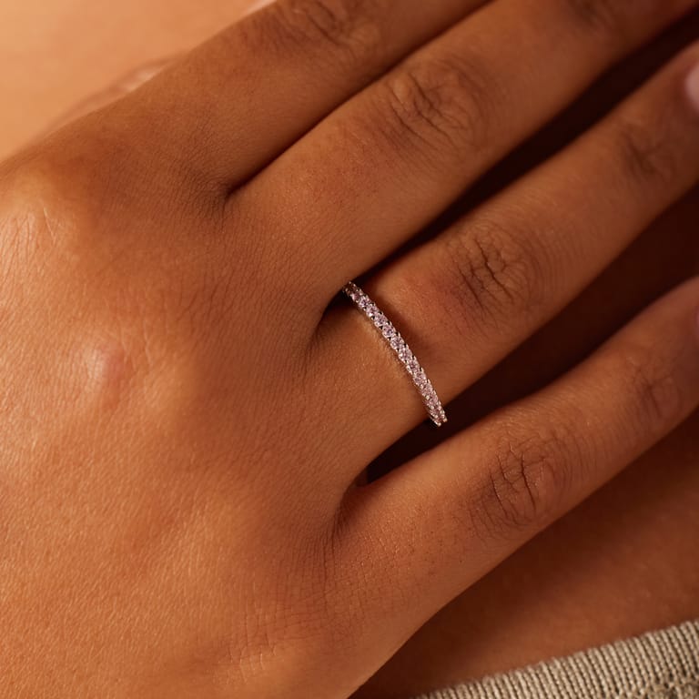 Silberner Damenring mit Zirkonia