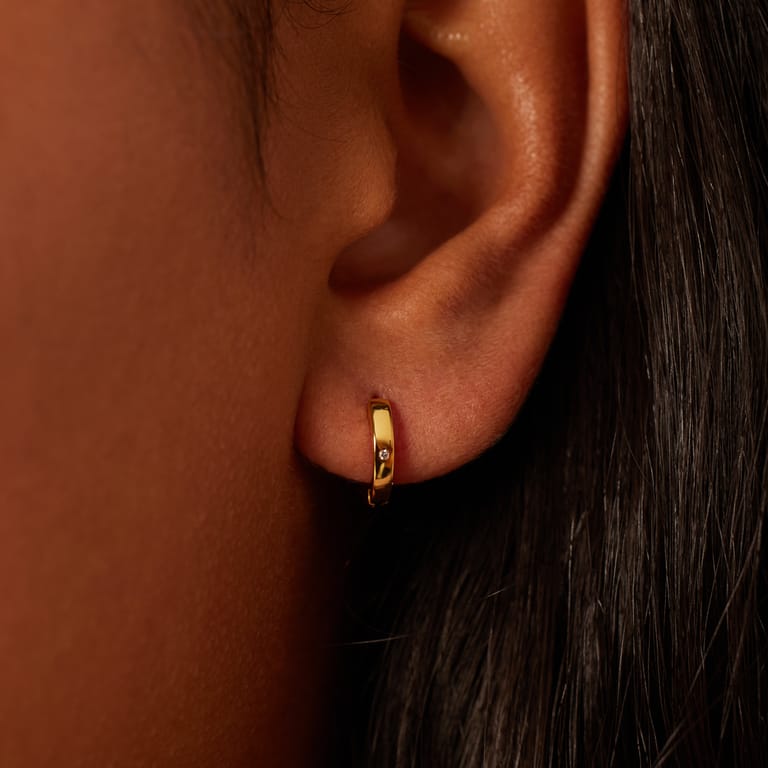 Silberne, goldbeschichtete Ohrringe mit Zirkonia, 11 mm, für Damen