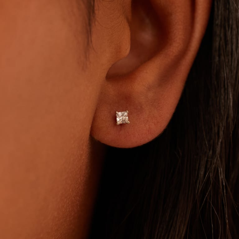 Silberne Ohrstecker mit Zirkonia für Damen