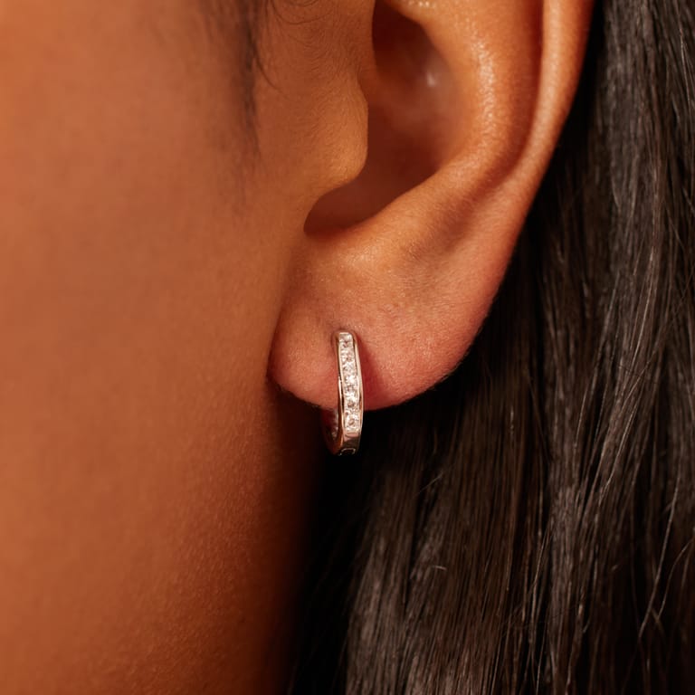 Silberne Ohrringe mit Zirkonia für Damen