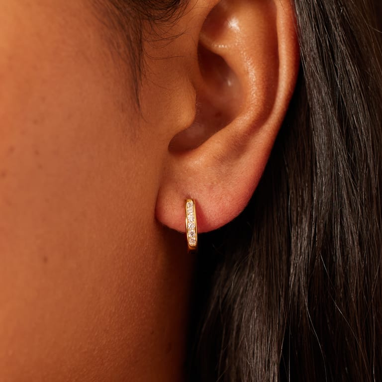 Silberne, goldbeschichtete Ohrringe mit Zirkonia für Damen