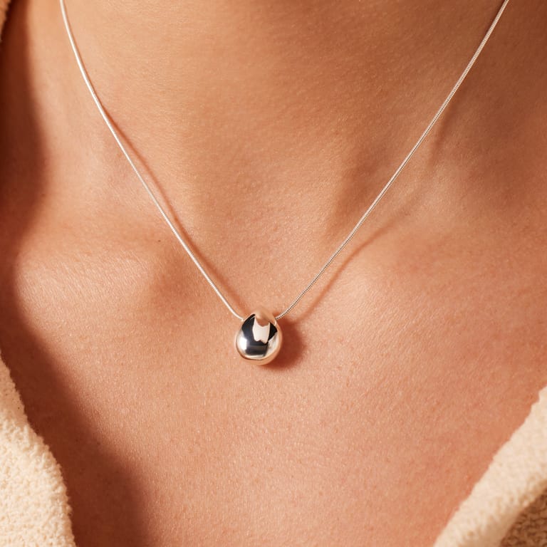 Silberne Halskette mit Anhänger für Damen