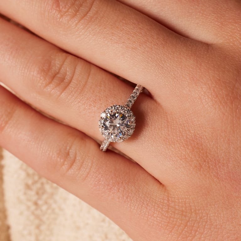 Silberner Ring mit Zirkonia für Damen