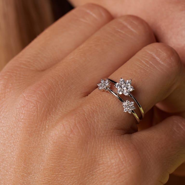 Zilveren ring bloem met zirkonia voor dames