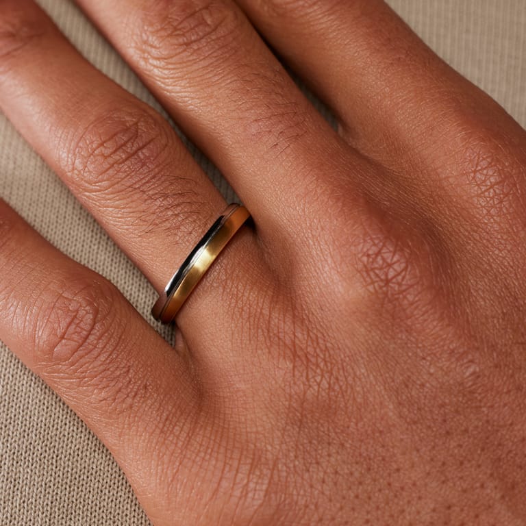 Stählerner bicolor liebesring