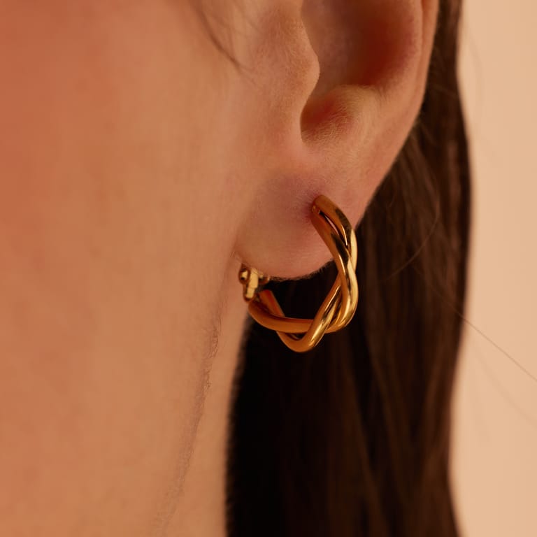 Stalen goldplated oorringen gedraaid