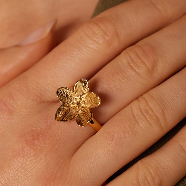 Stainless steel goldplated ring bloem