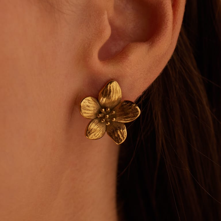 Stalen goldplated oorknoppen bloem