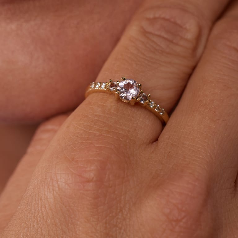 Edelstahlring mit rosa Zirkonia für Damen