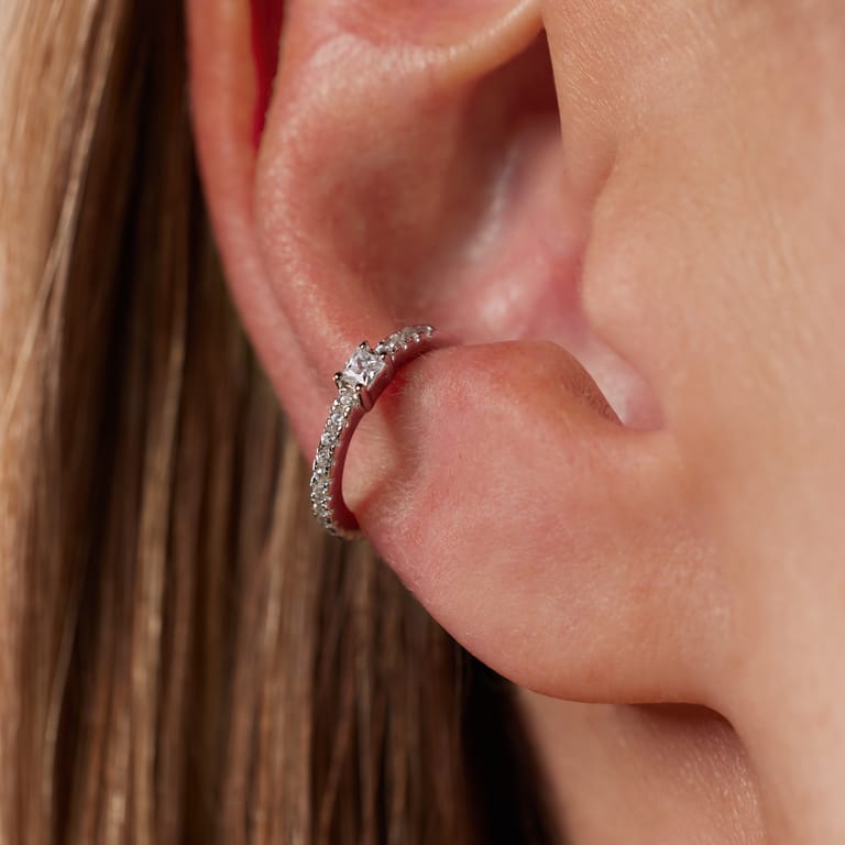 Silberner Ear Cuff mit Zirkonia