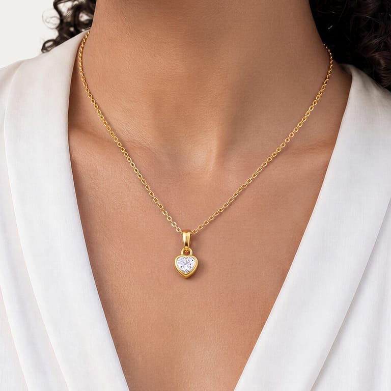 Silberne, goldbeschichtete Kette mit Anhänger und Zirkonia