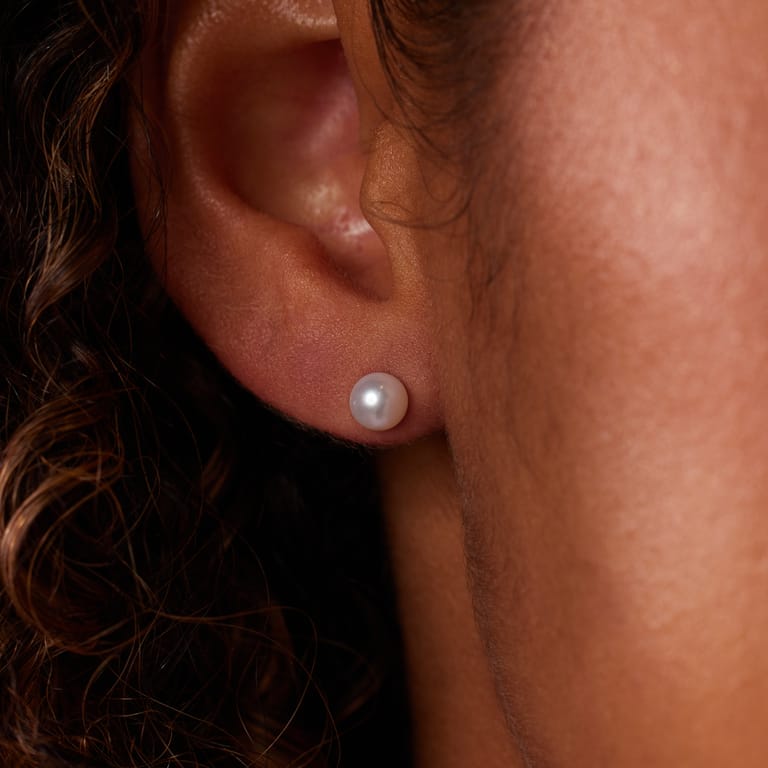 9-Karat-Ohrstecker mit 5mm Süßwasserperle