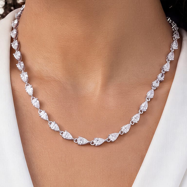 Silberne Kette mit Zirkonia