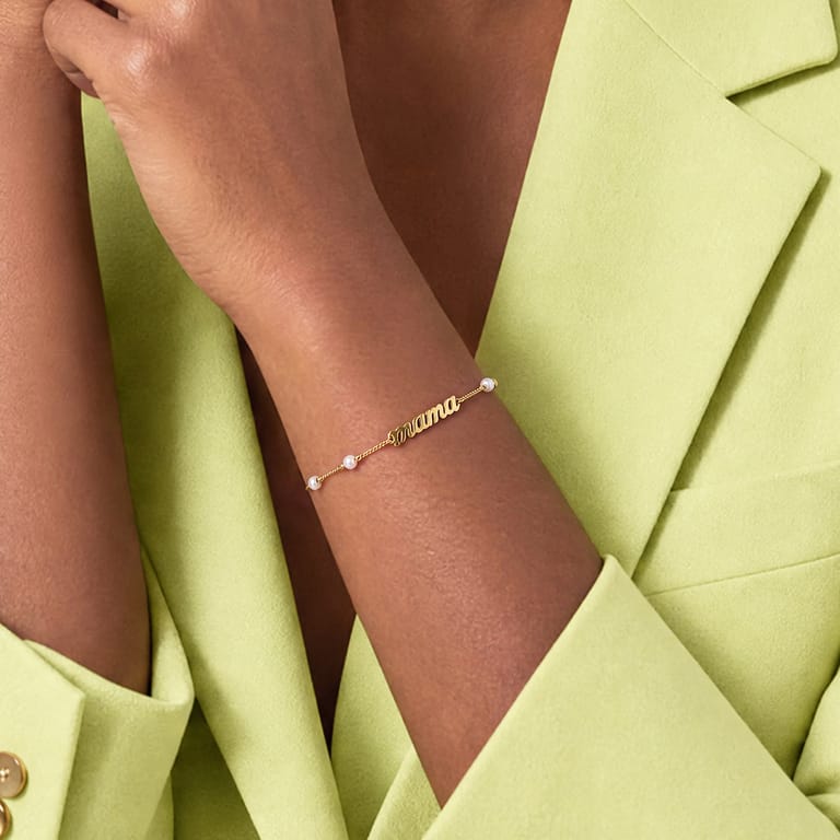 Edelstahl-Armband mit Goldbeschichtung und Buchstabenanhänger "Mama" mit Perle für Damen