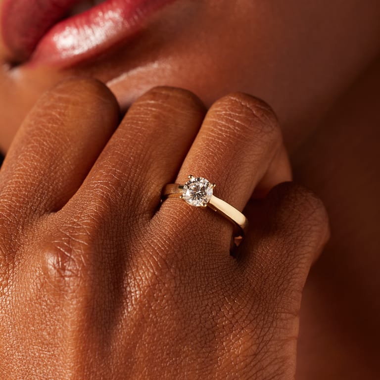14 karaat geelgouden solitair ring met lab grown diamant 1ct.