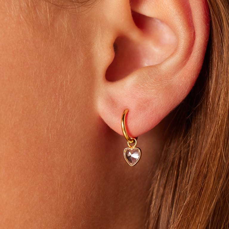 Zilveren goldplated kinderoorringen hart met zirkonia